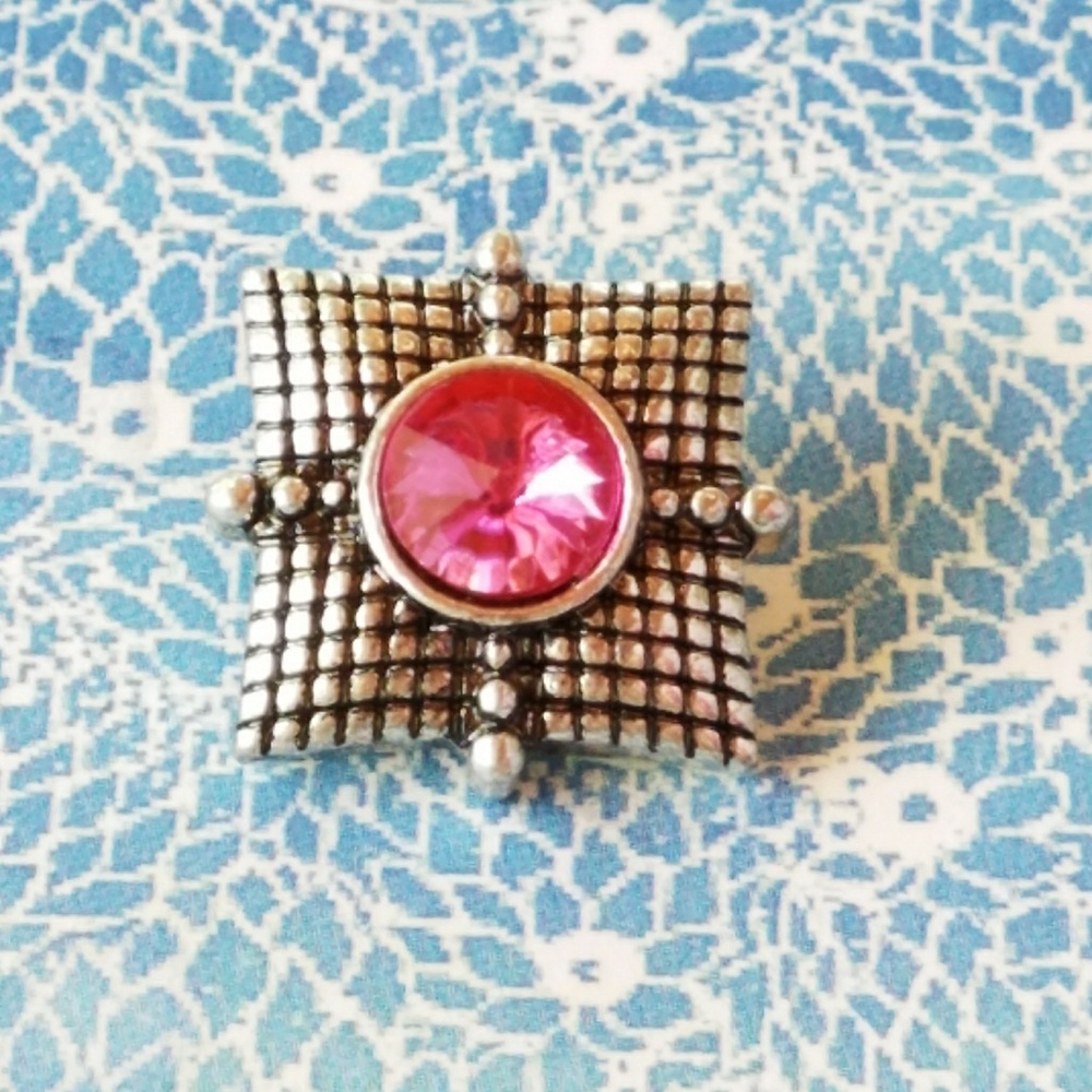 Hot pink Crystal Square snap